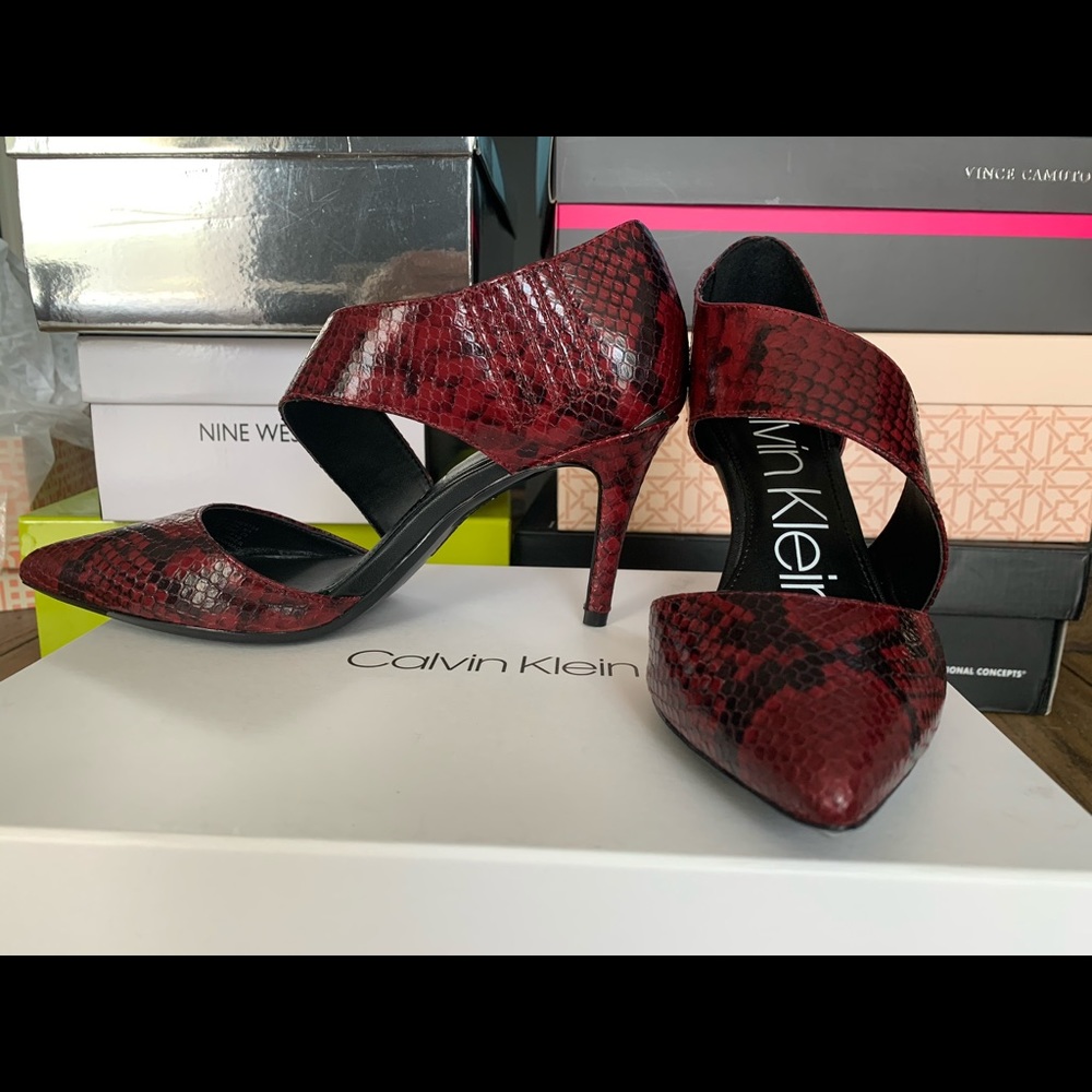 Calvin Klein Shoe - Picture 3 of 6